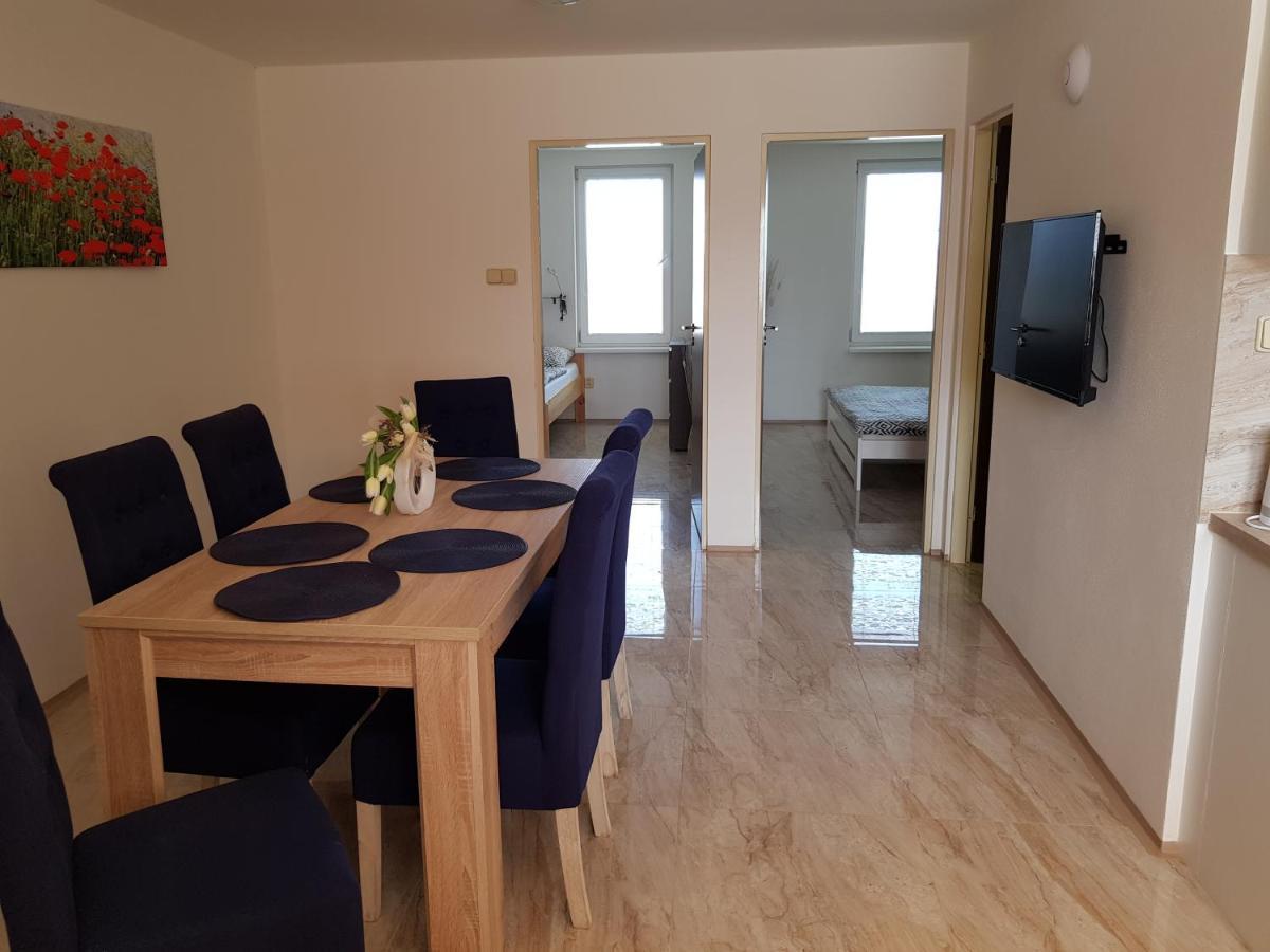 Apartman S Vinnym Sklepem Viktorie Pouzdrany エクステリア 写真