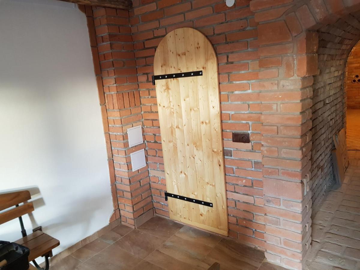 Apartman S Vinnym Sklepem Viktorie Pouzdrany エクステリア 写真