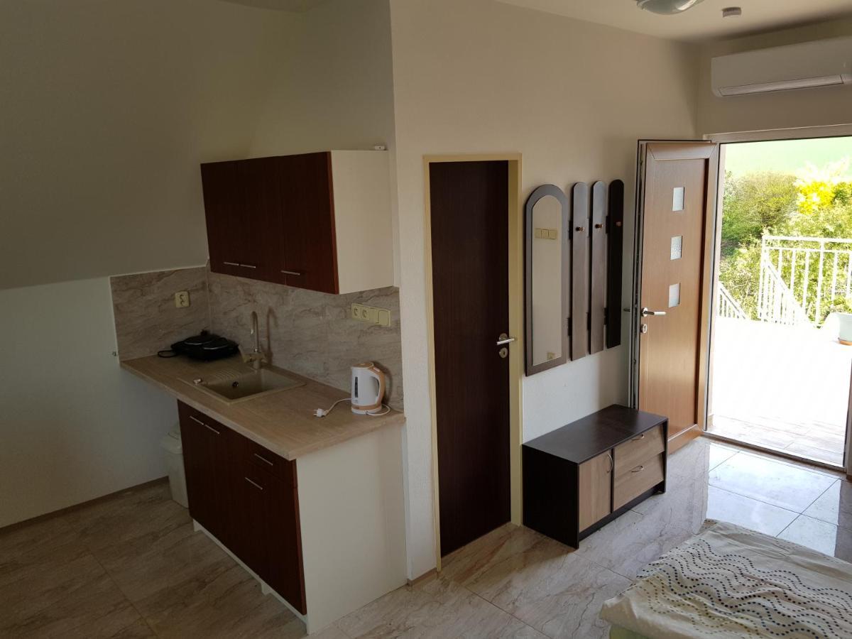 Apartman S Vinnym Sklepem Viktorie Pouzdrany エクステリア 写真